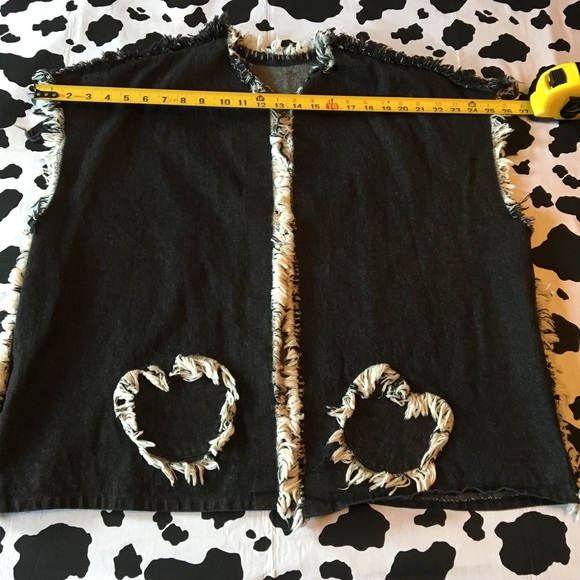Western inspired handmade vest w/🖤fringe - Picture 4 of 8